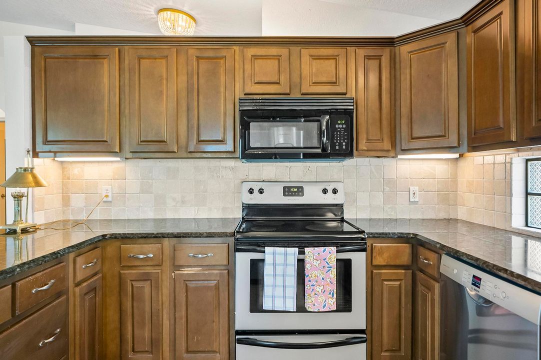 Active With Contract: $899,900 (4 beds, 4 baths, 2536 Square Feet)