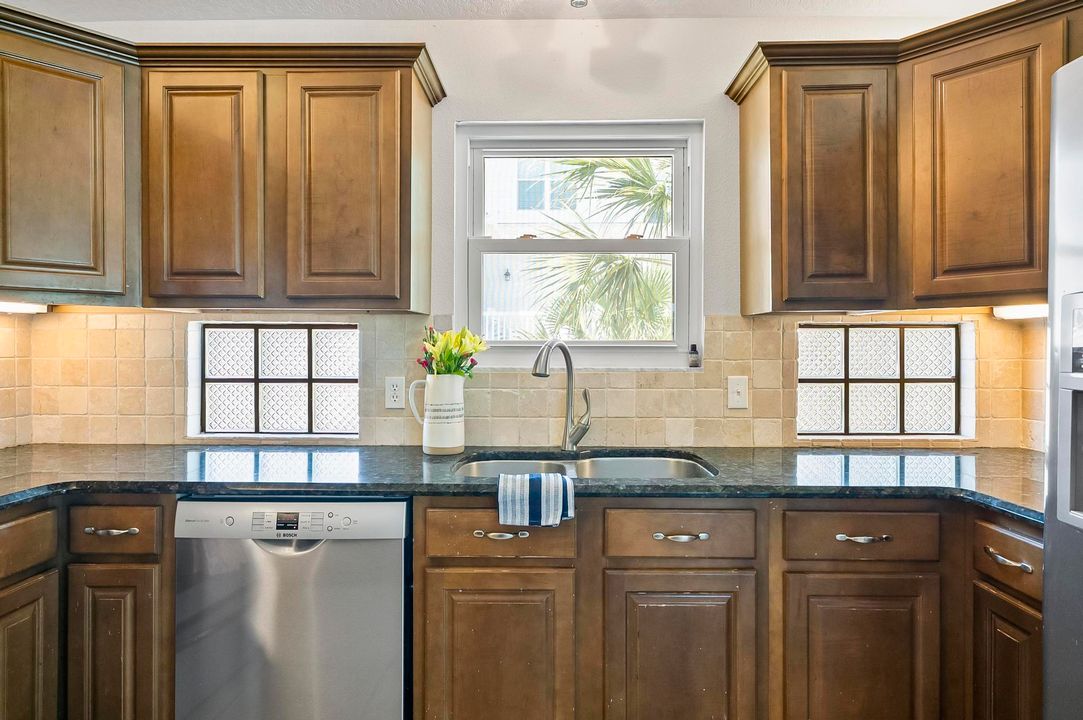 Active With Contract: $899,900 (4 beds, 4 baths, 2536 Square Feet)