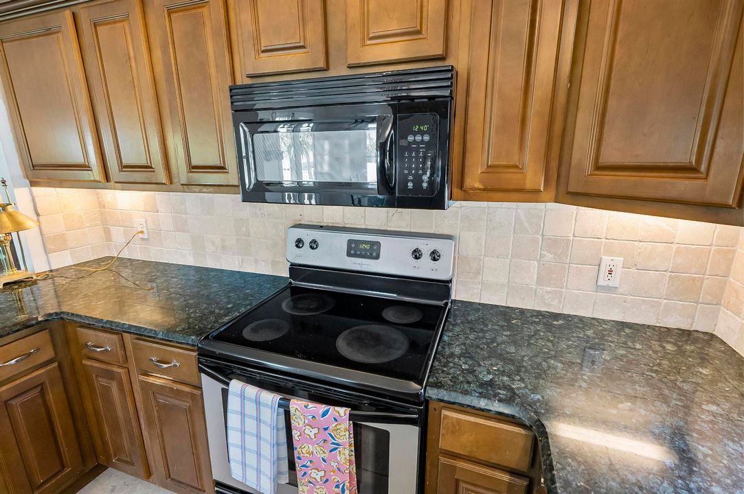 Active With Contract: $899,900 (4 beds, 4 baths, 2536 Square Feet)