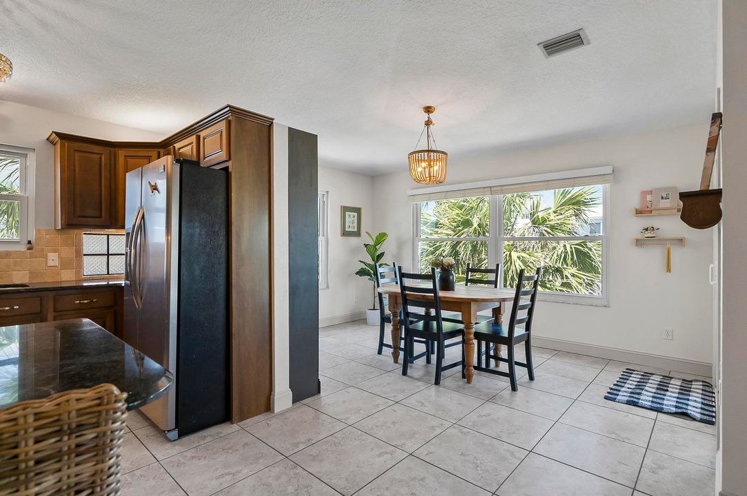 Active With Contract: $899,900 (4 beds, 4 baths, 2536 Square Feet)