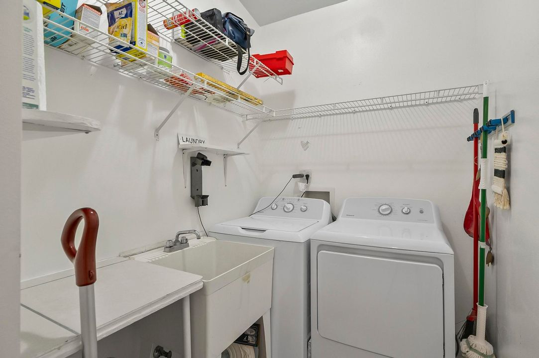 Active With Contract: $899,900 (4 beds, 4 baths, 2536 Square Feet)