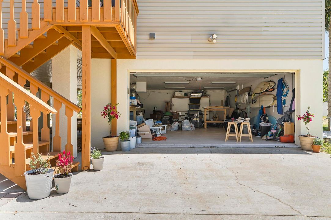 Active With Contract: $899,900 (4 beds, 4 baths, 2536 Square Feet)