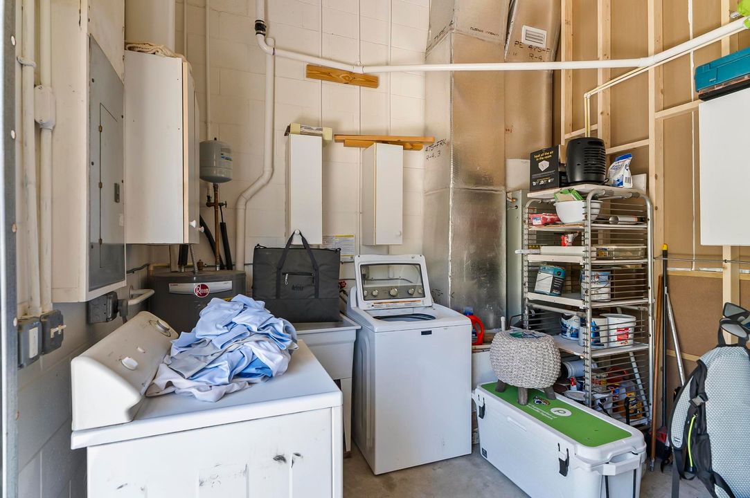 Active With Contract: $899,900 (4 beds, 4 baths, 2536 Square Feet)