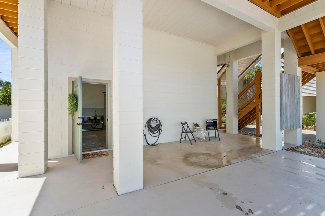 Active With Contract: $899,900 (4 beds, 4 baths, 2536 Square Feet)