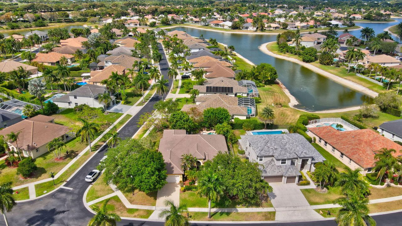 Под контрактом: $895,000 (4 спален, 3 ванн, 2731 Квадратных фут)