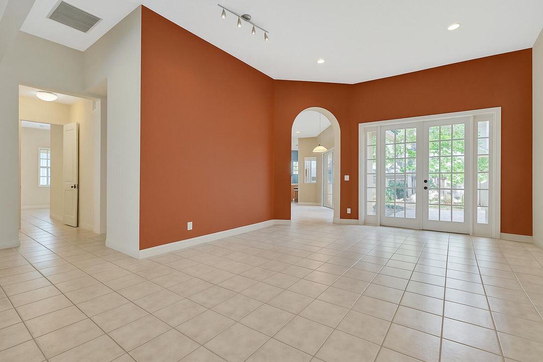 Под контрактом: $895,000 (4 спален, 3 ванн, 2731 Квадратных фут)