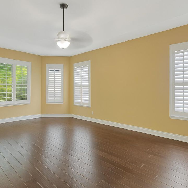 Под контрактом: $895,000 (4 спален, 3 ванн, 2731 Квадратных фут)