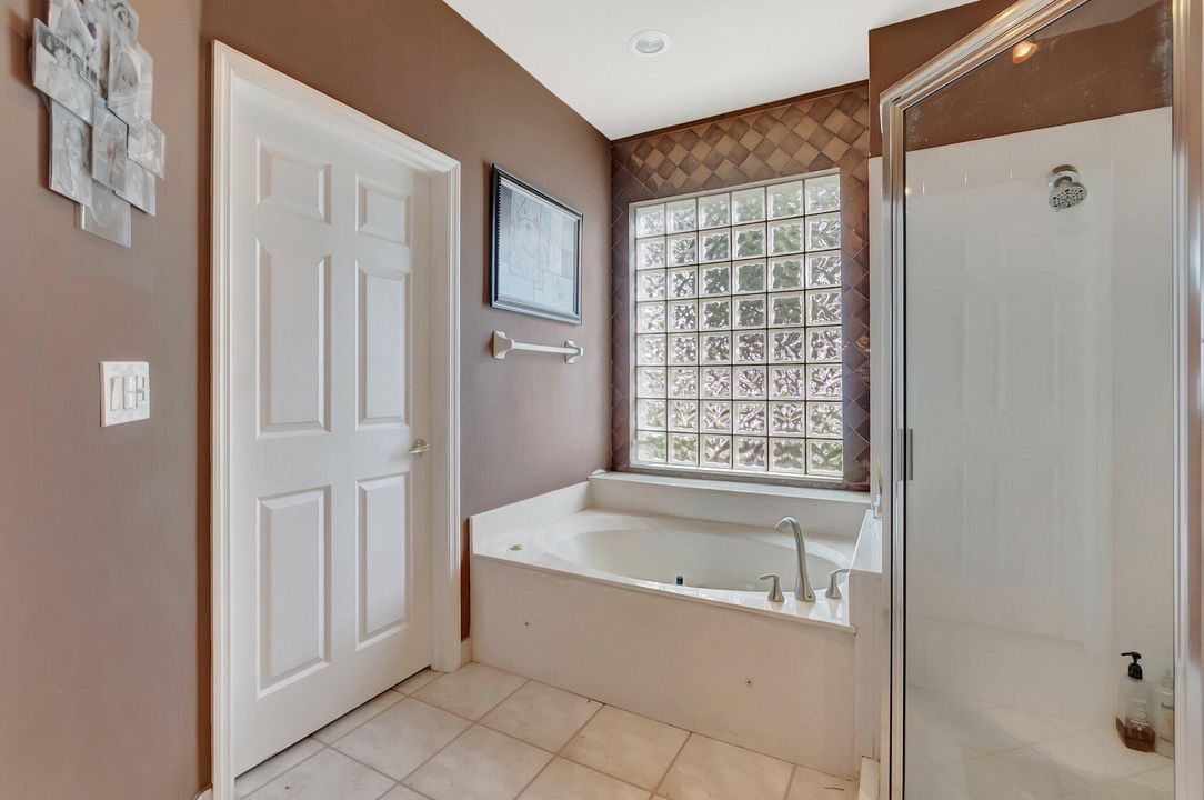 Под контрактом: $895,000 (4 спален, 3 ванн, 2731 Квадратных фут)