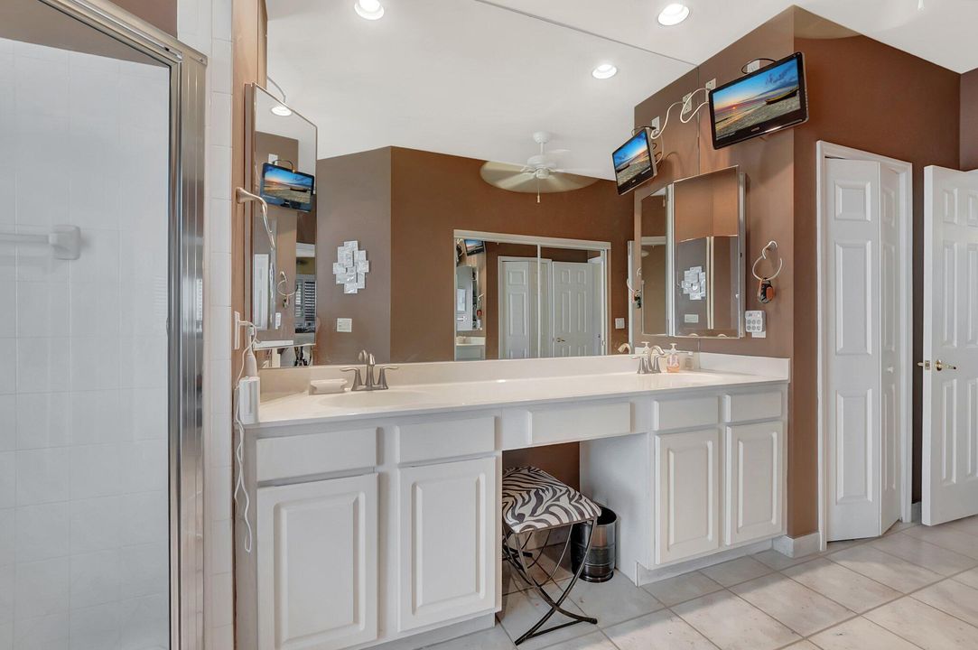 Под контрактом: $895,000 (4 спален, 3 ванн, 2731 Квадратных фут)