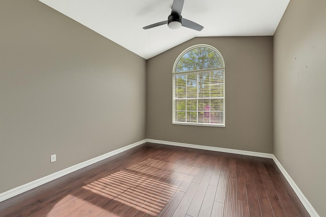 Под контрактом: $895,000 (4 спален, 3 ванн, 2731 Квадратных фут)