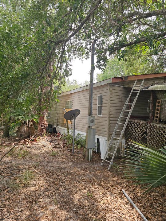 For Sale: $109,900 (3 beds, 2 baths, 1296 Square Feet)