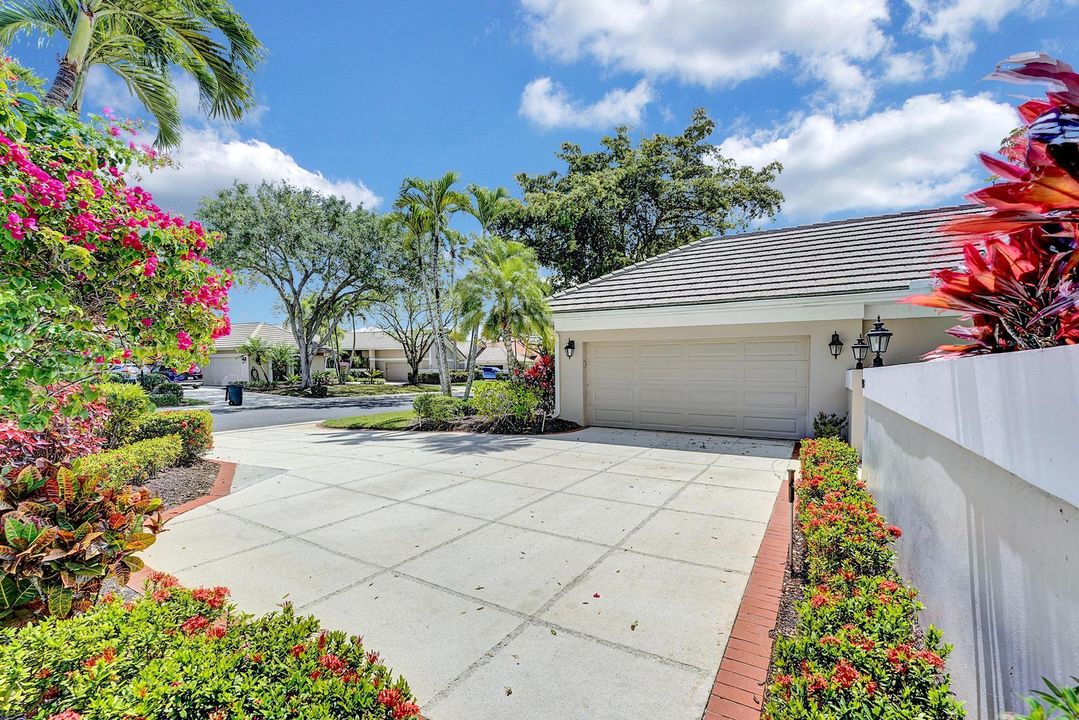 Active With Contract: $750,000 (3 beds, 2 baths, 2224 Square Feet)