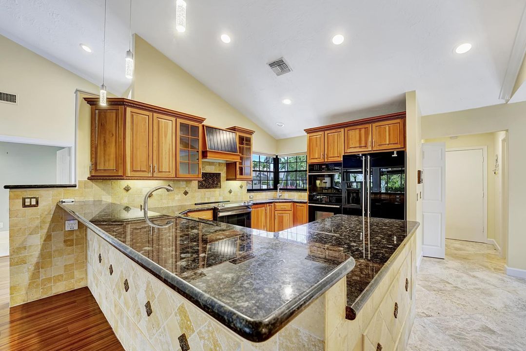 Active With Contract: $750,000 (3 beds, 2 baths, 2224 Square Feet)