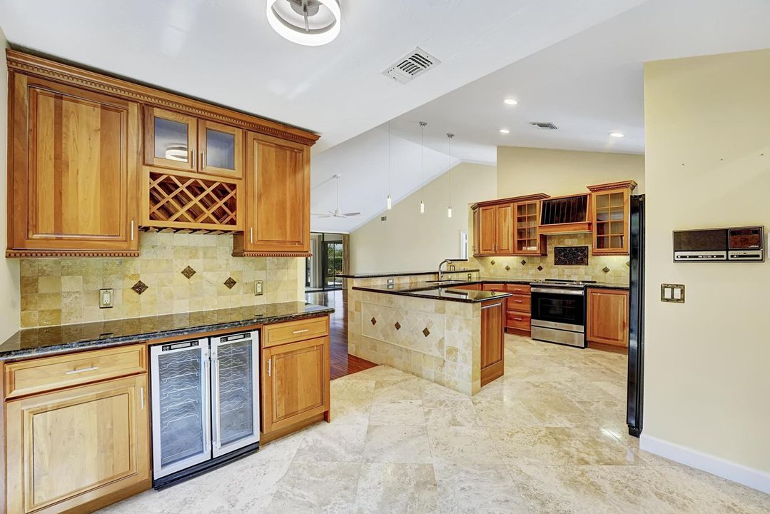 Active With Contract: $750,000 (3 beds, 2 baths, 2224 Square Feet)