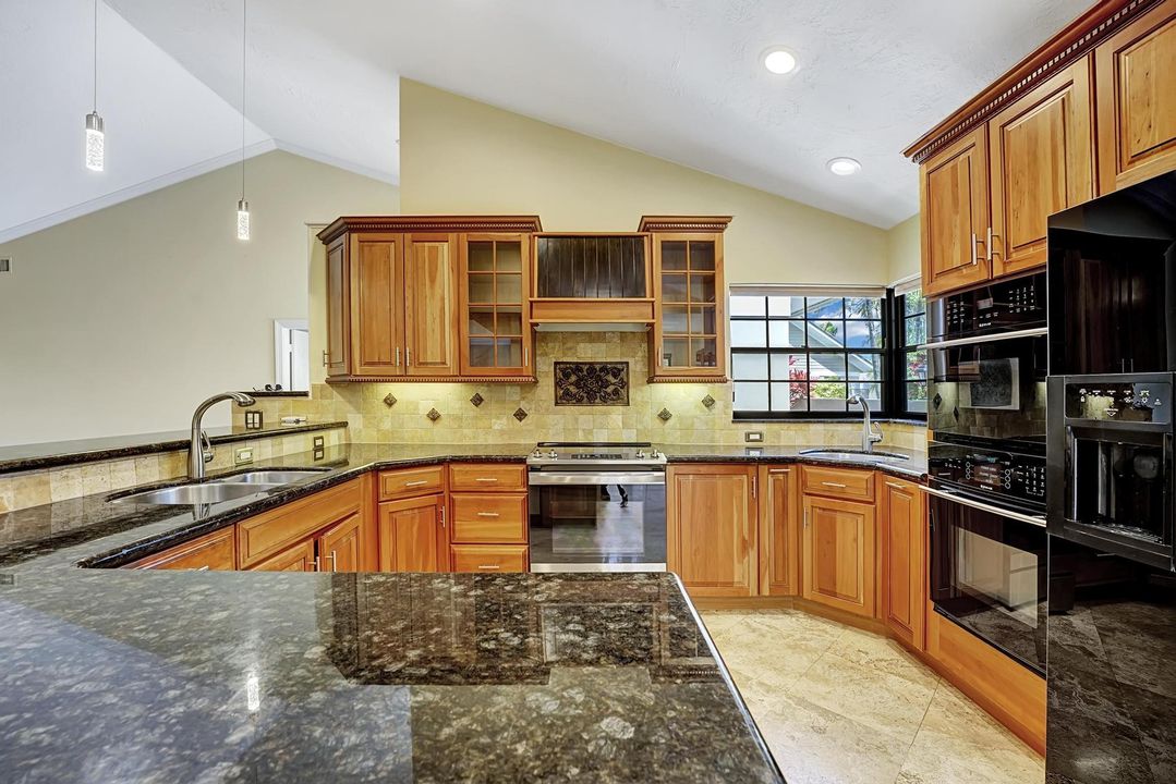 Active With Contract: $750,000 (3 beds, 2 baths, 2224 Square Feet)