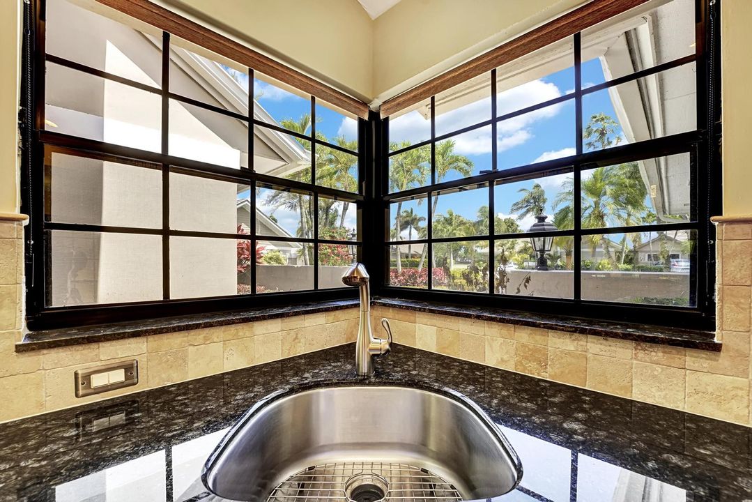 Active With Contract: $750,000 (3 beds, 2 baths, 2224 Square Feet)