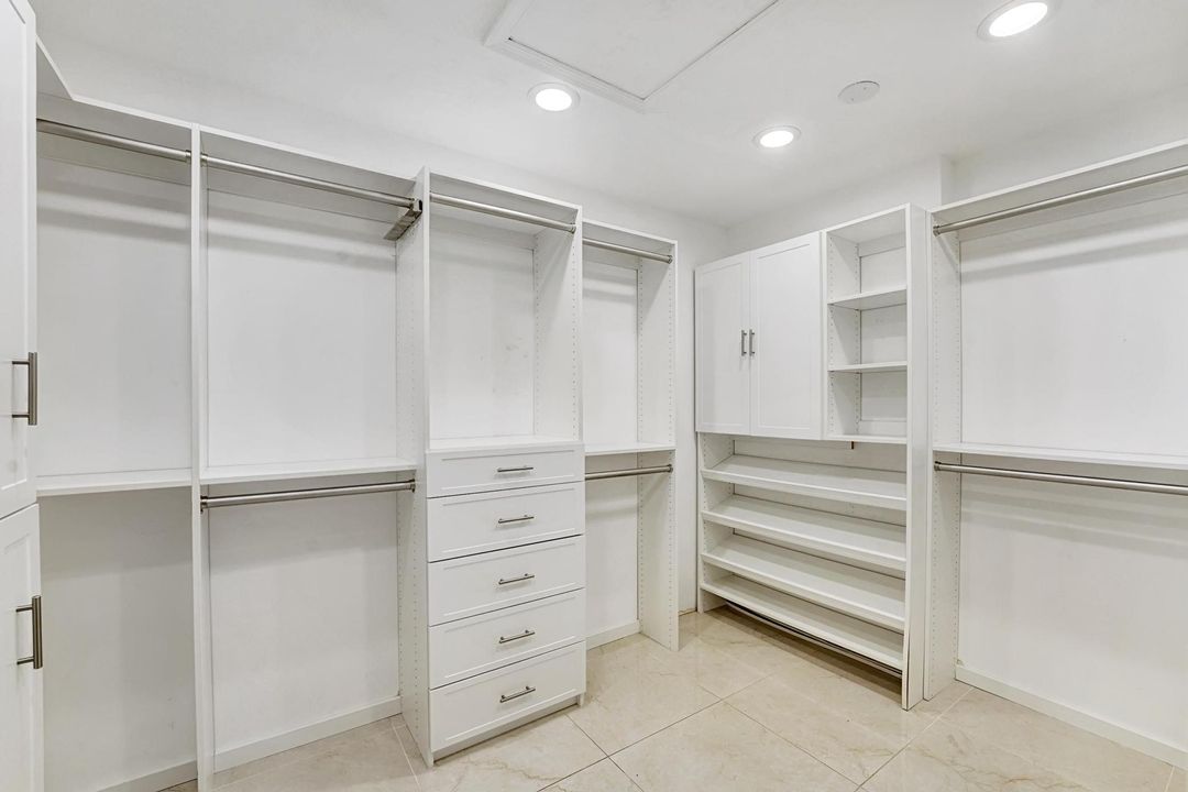 Active With Contract: $750,000 (3 beds, 2 baths, 2224 Square Feet)