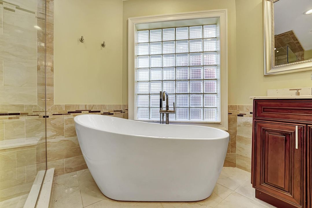 Active With Contract: $750,000 (3 beds, 2 baths, 2224 Square Feet)