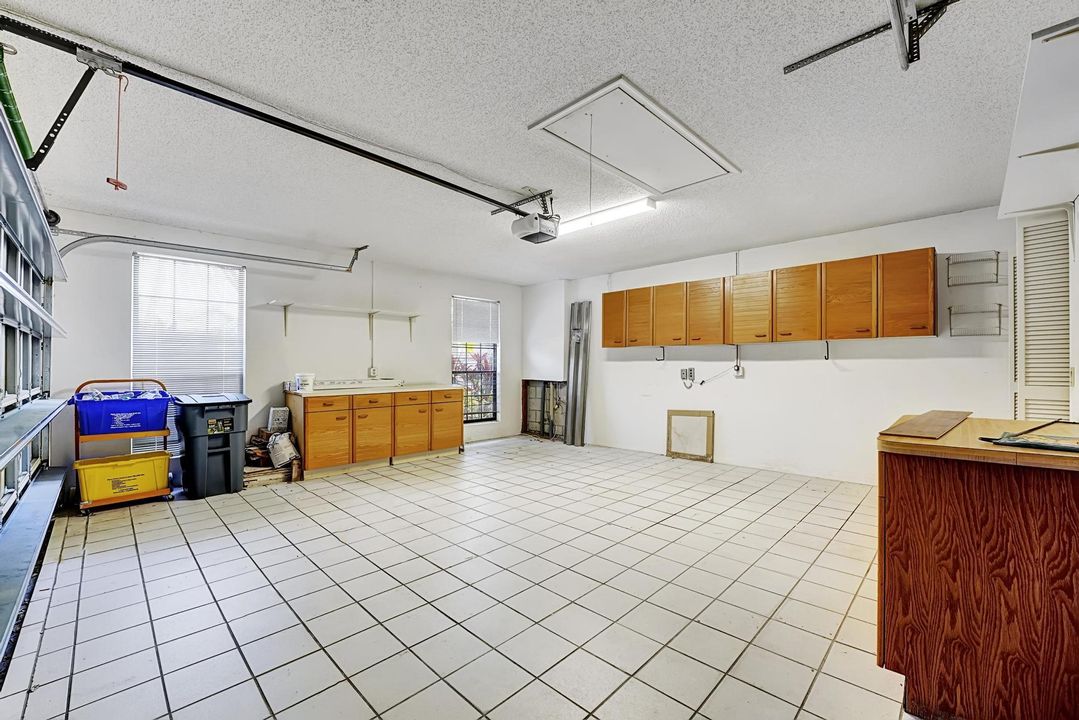 Active With Contract: $750,000 (3 beds, 2 baths, 2224 Square Feet)