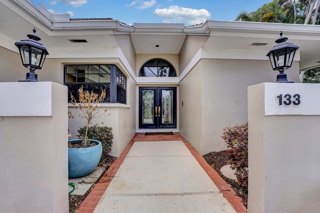 Active With Contract: $750,000 (3 beds, 2 baths, 2224 Square Feet)