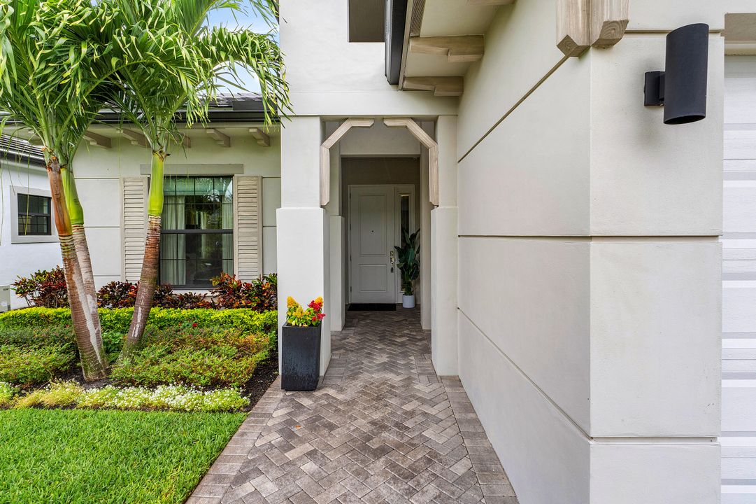 Activo con contrato: $1,275,000 (3 camas, 3 baños, 2555 Pies cuadrados)