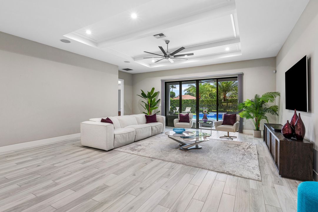 Activo con contrato: $1,275,000 (3 camas, 3 baños, 2555 Pies cuadrados)