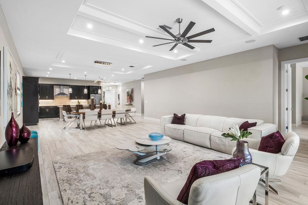 Activo con contrato: $1,275,000 (3 camas, 3 baños, 2555 Pies cuadrados)