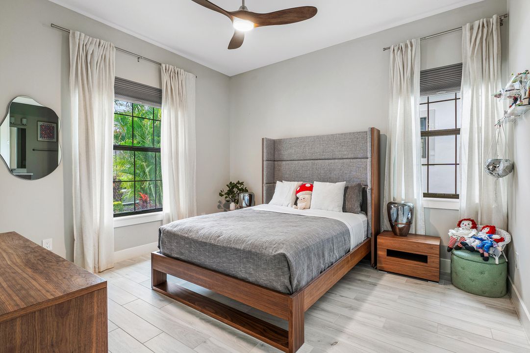 Activo con contrato: $1,275,000 (3 camas, 3 baños, 2555 Pies cuadrados)