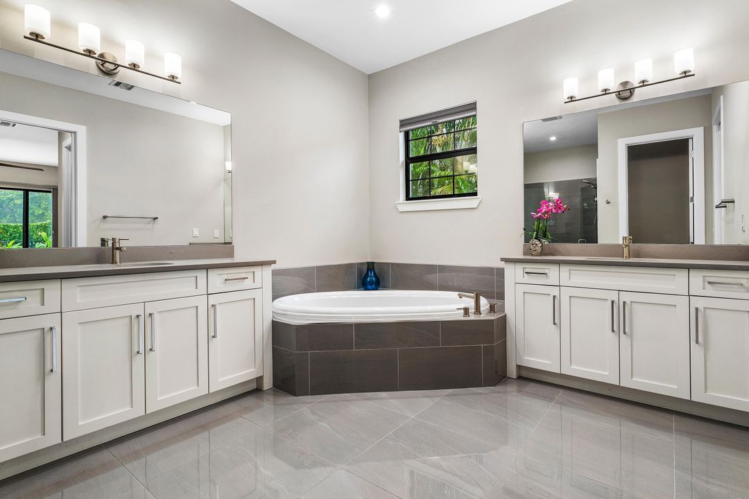 Activo con contrato: $1,275,000 (3 camas, 3 baños, 2555 Pies cuadrados)