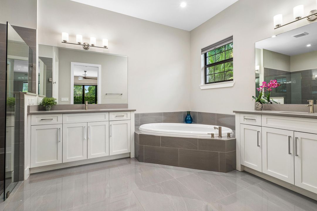 Activo con contrato: $1,275,000 (3 camas, 3 baños, 2555 Pies cuadrados)