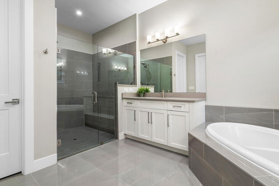 Activo con contrato: $1,275,000 (3 camas, 3 baños, 2555 Pies cuadrados)