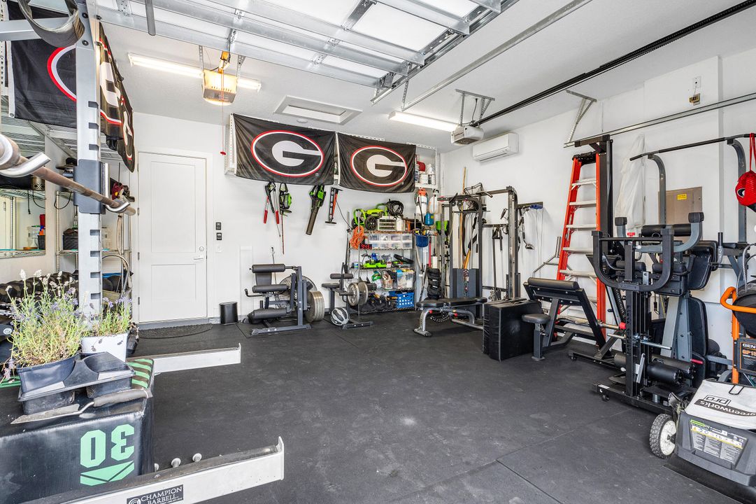 Activo con contrato: $1,275,000 (3 camas, 3 baños, 2555 Pies cuadrados)