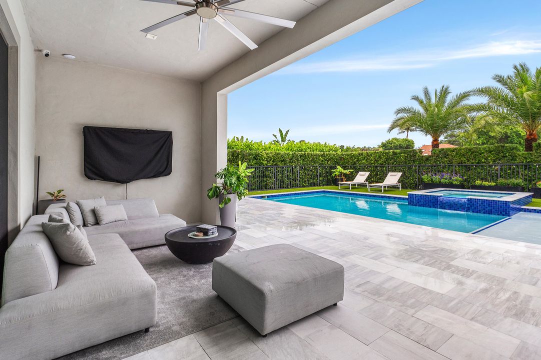 Activo con contrato: $1,275,000 (3 camas, 3 baños, 2555 Pies cuadrados)