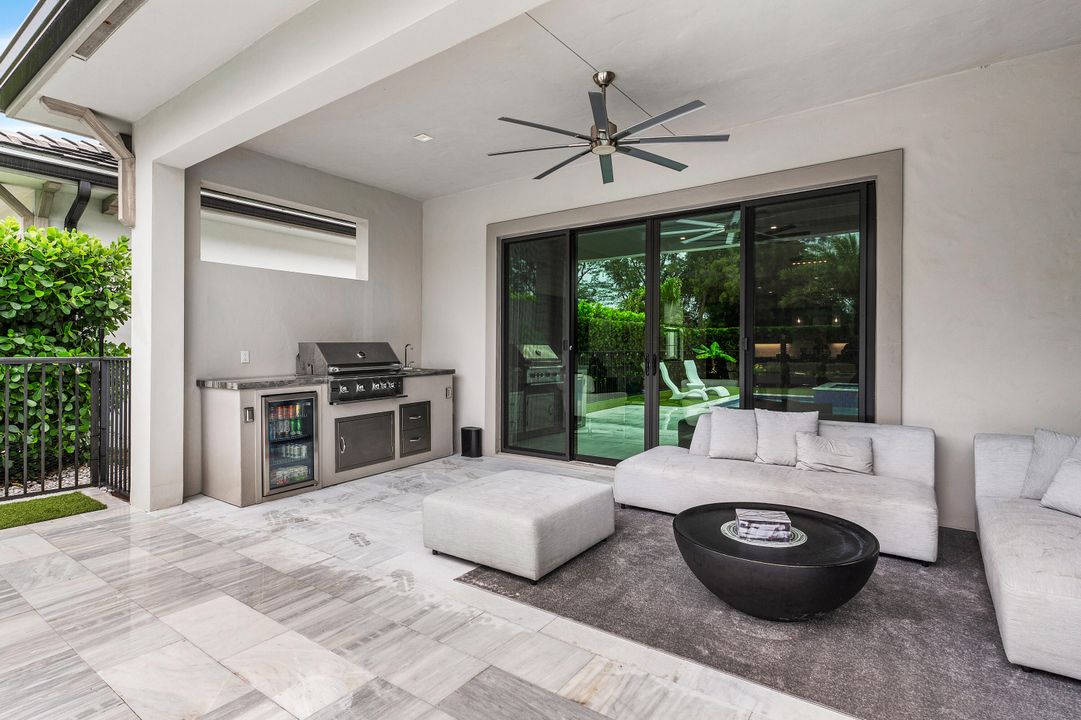 Activo con contrato: $1,275,000 (3 camas, 3 baños, 2555 Pies cuadrados)