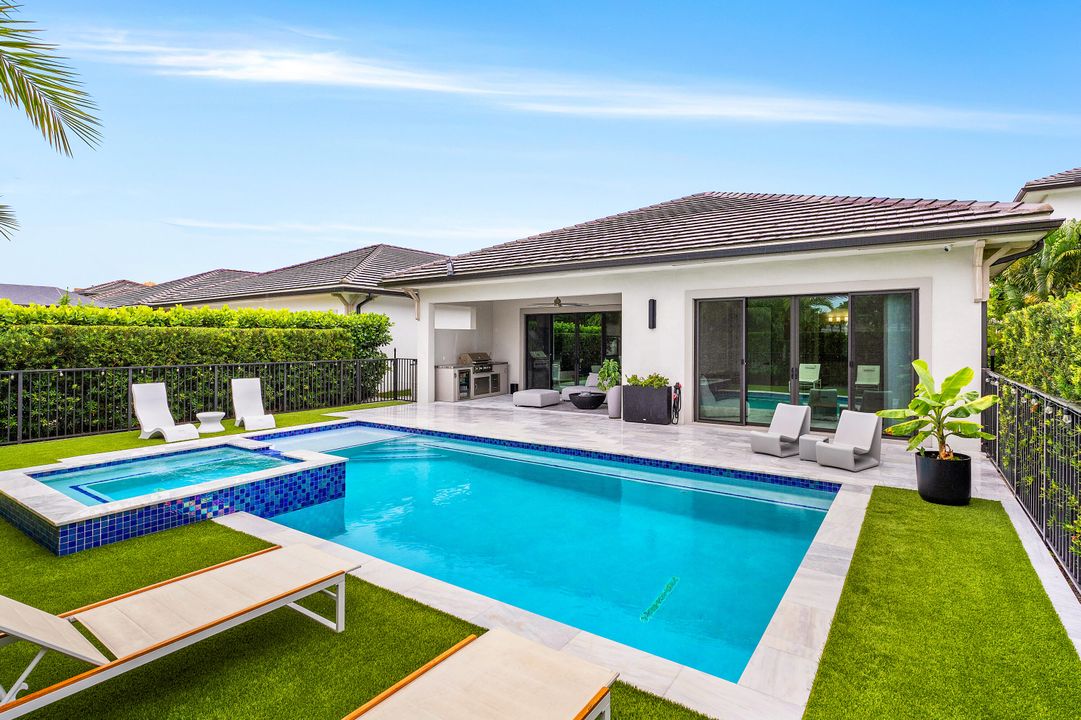 Activo con contrato: $1,275,000 (3 camas, 3 baños, 2555 Pies cuadrados)