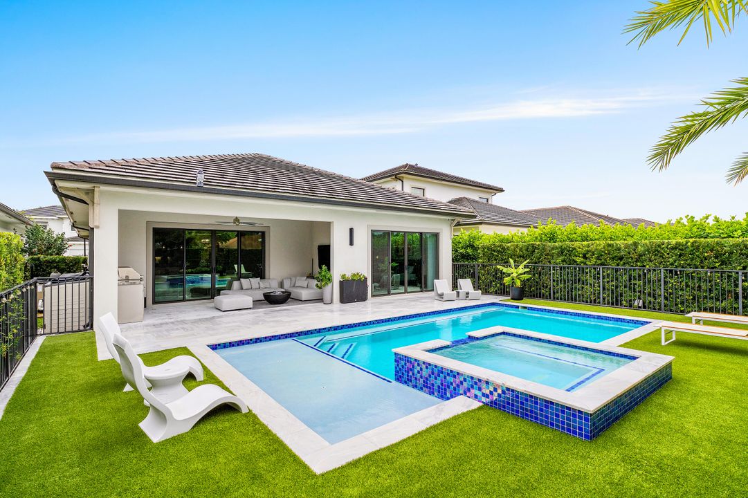 Activo con contrato: $1,275,000 (3 camas, 3 baños, 2555 Pies cuadrados)