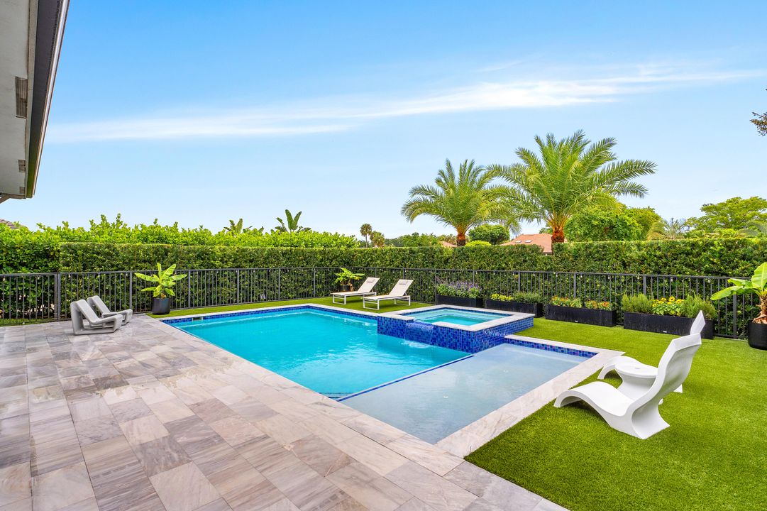 Activo con contrato: $1,275,000 (3 camas, 3 baños, 2555 Pies cuadrados)