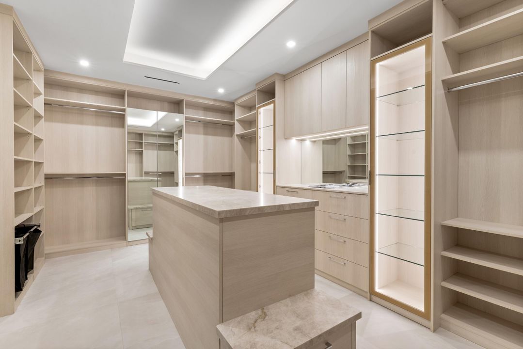 For Sale: $14,995,000 (6 beds, 7 baths, 8058 Square Feet)