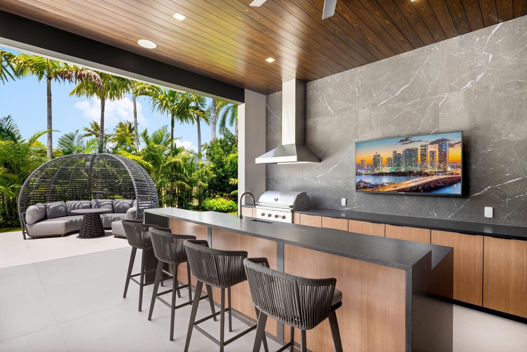 For Sale: $14,995,000 (6 beds, 7 baths, 8058 Square Feet)