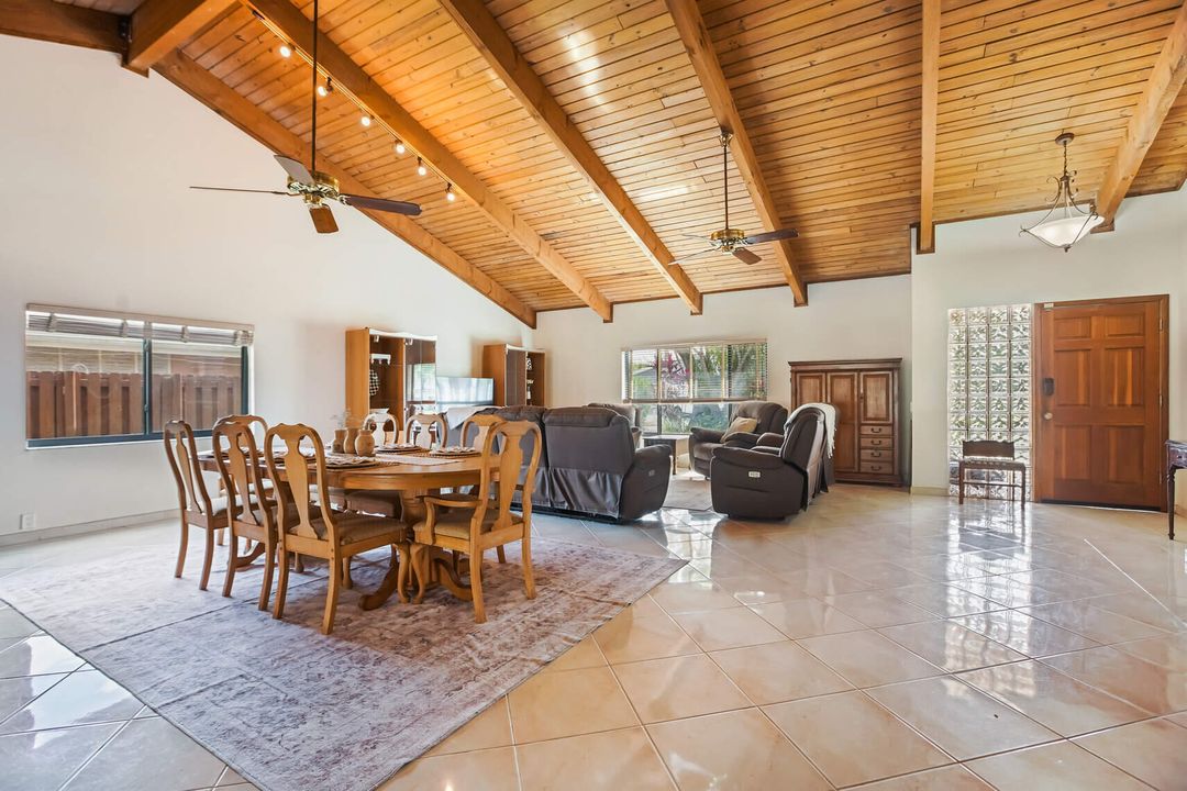 En Venta: $649,000 (4 camas, 2 baños, 2232 Pies cuadrados)