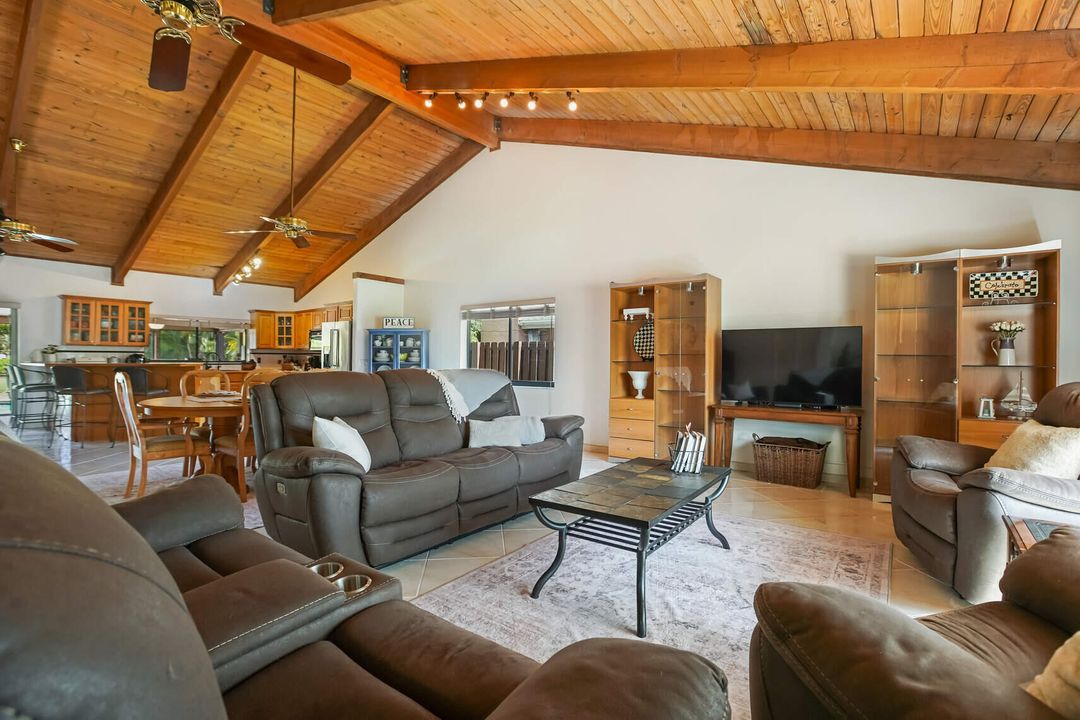 En Venta: $649,000 (4 camas, 2 baños, 2232 Pies cuadrados)