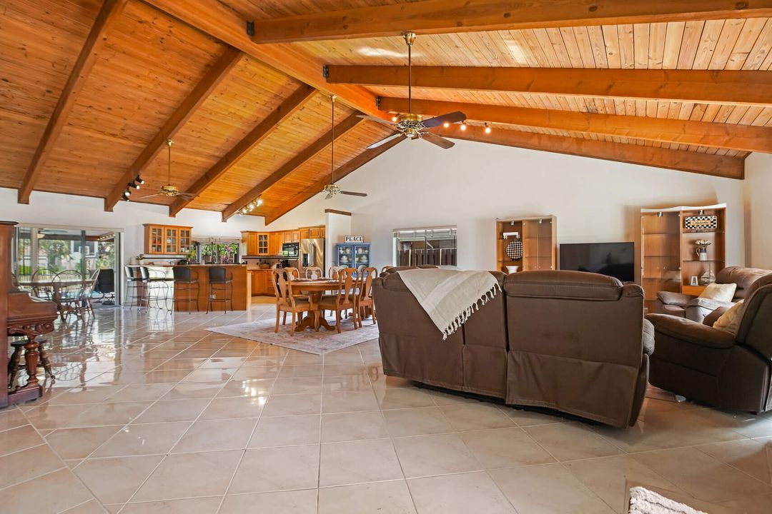 En Venta: $649,000 (4 camas, 2 baños, 2232 Pies cuadrados)