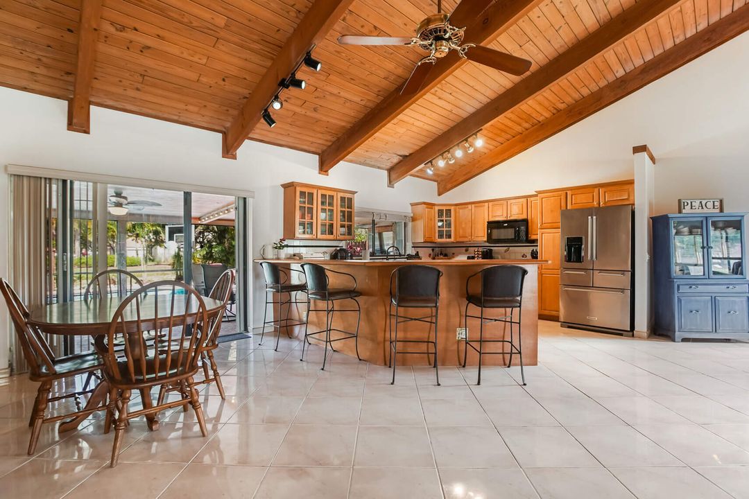 En Venta: $649,000 (4 camas, 2 baños, 2232 Pies cuadrados)