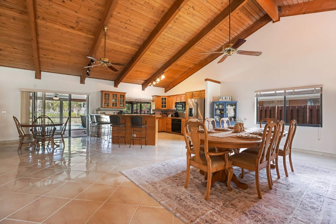 En Venta: $649,000 (4 camas, 2 baños, 2232 Pies cuadrados)