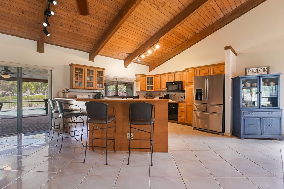 En Venta: $649,000 (4 camas, 2 baños, 2232 Pies cuadrados)