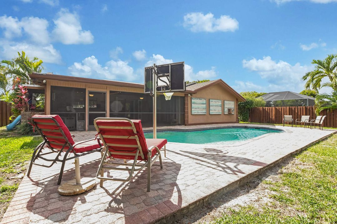 En Venta: $649,000 (4 camas, 2 baños, 2232 Pies cuadrados)