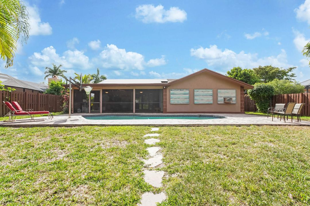 En Venta: $649,000 (4 camas, 2 baños, 2232 Pies cuadrados)