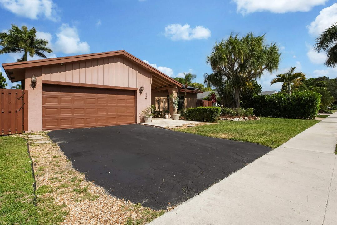 En Venta: $649,000 (4 camas, 2 baños, 2232 Pies cuadrados)