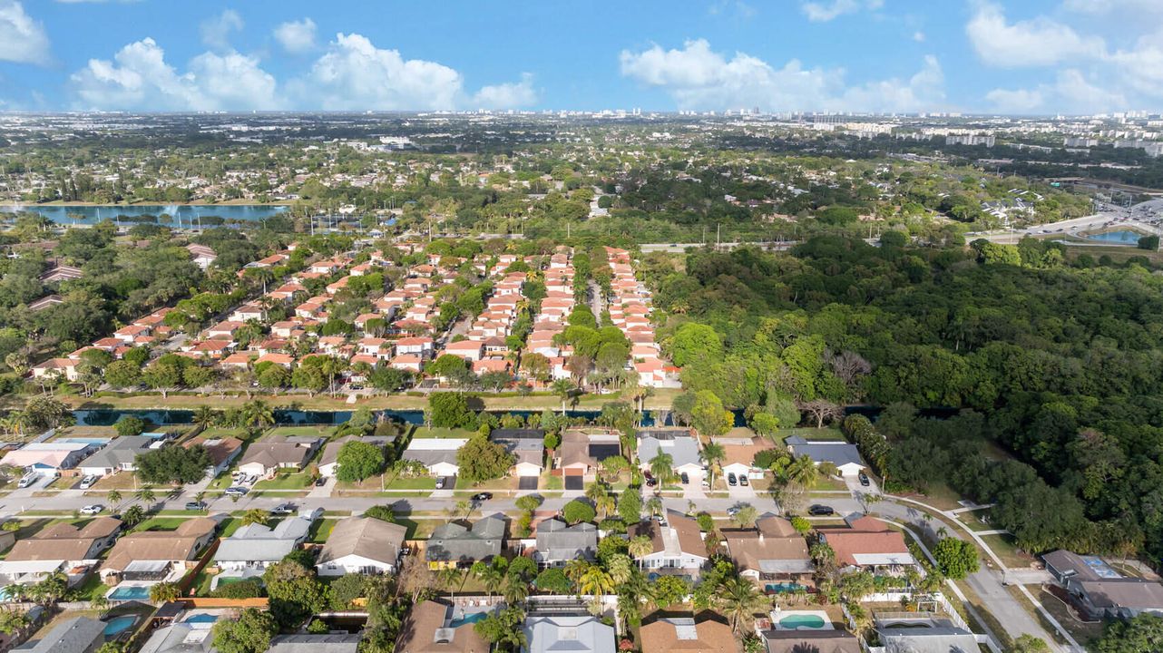 En Venta: $649,000 (4 camas, 2 baños, 2232 Pies cuadrados)