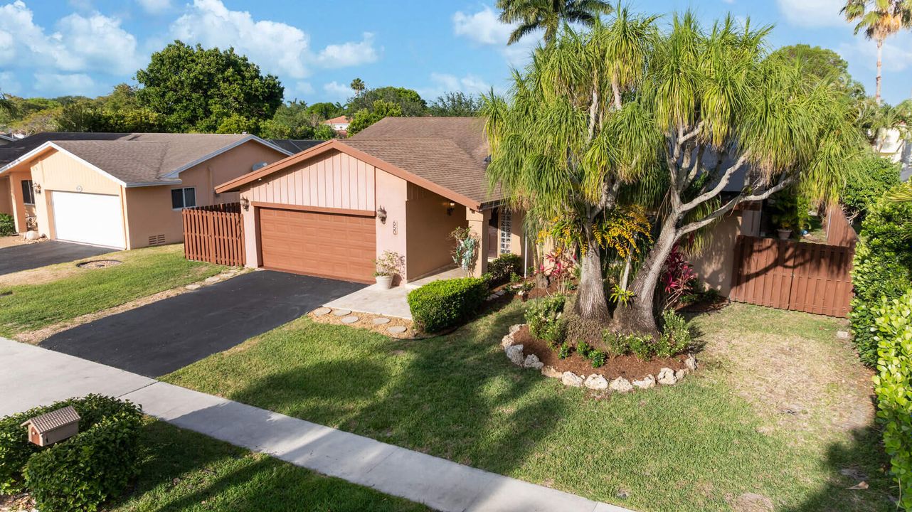 En Venta: $649,000 (4 camas, 2 baños, 2232 Pies cuadrados)